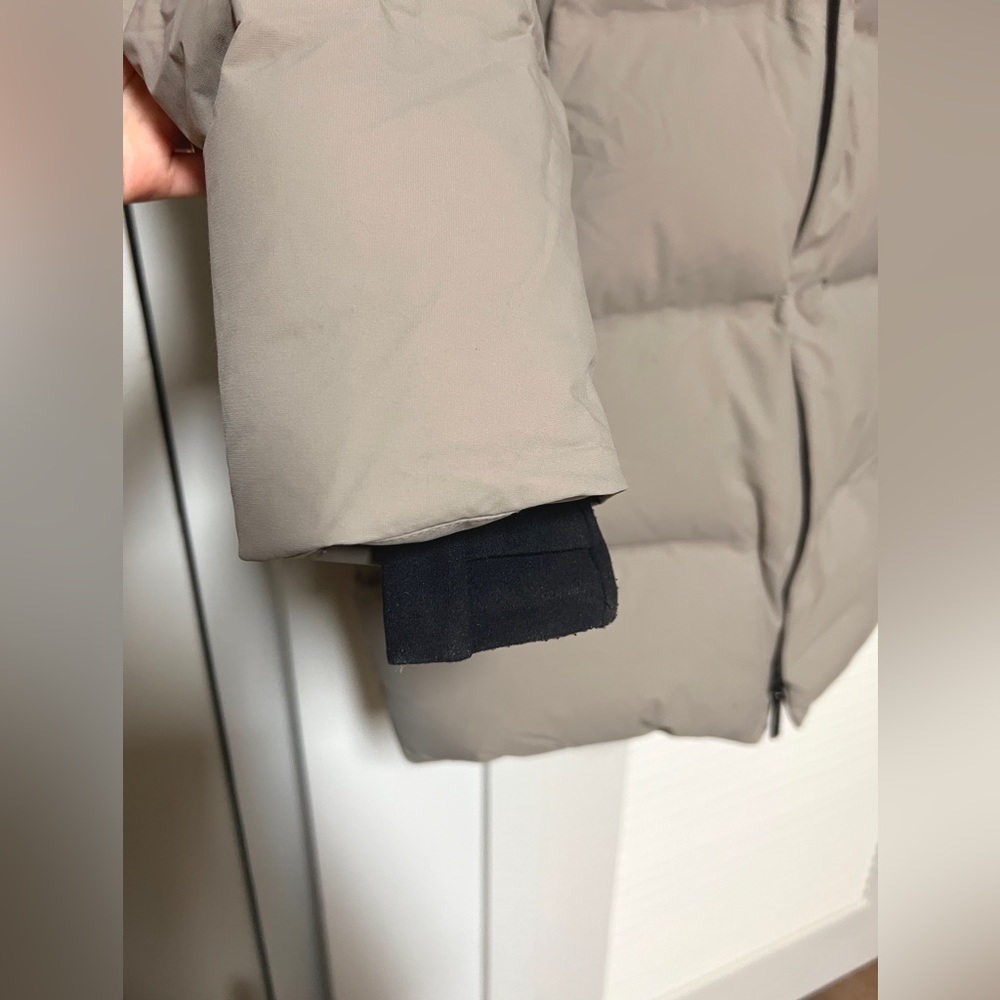 Aritzia Super Puff2O - Picture 6 of 11